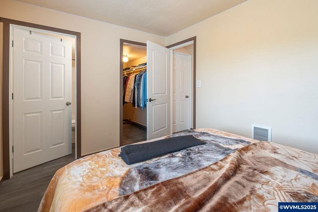 32655 Fur Rd, Lebanon, OR 97355