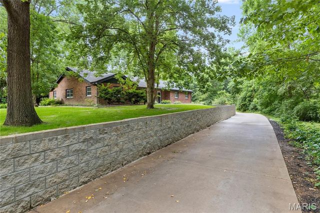 4115 Charbonier Road, Florissant, MO 63031
