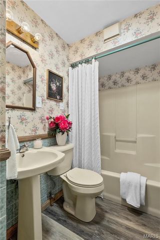 4115 Charbonier Road, Florissant, MO 63031