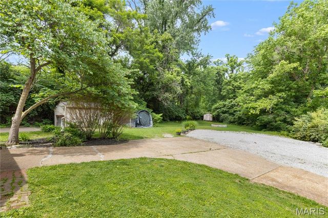 4115 Charbonier Road, Florissant, MO 63031