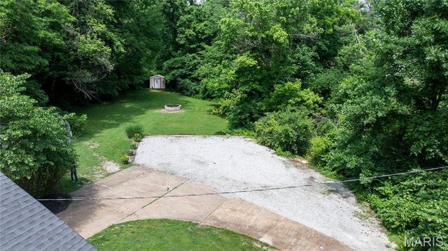 4115 Charbonier Road, Florissant, MO 63031