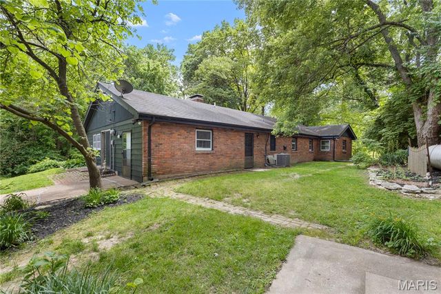 4115 Charbonier Road, Florissant, MO 63031