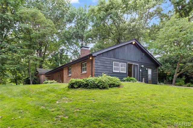 4115 Charbonier Road, Florissant, MO 63031