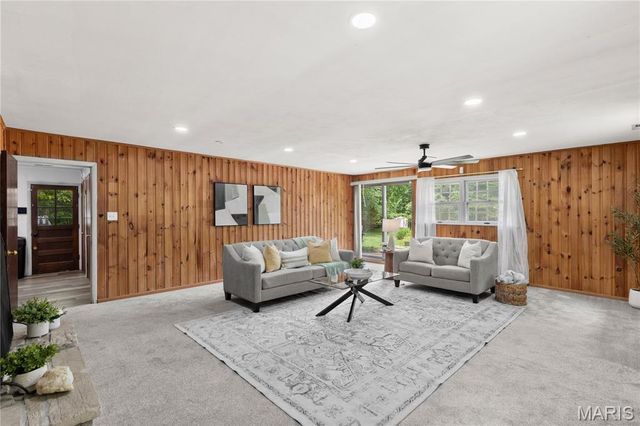 4115 Charbonier Road, Florissant, MO 63031