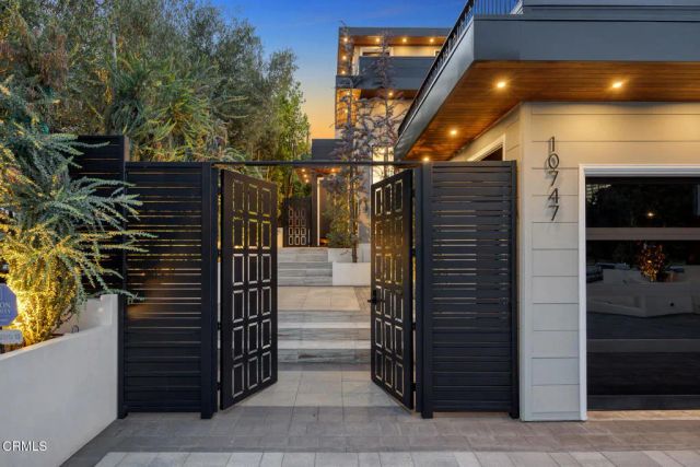 10747 Valleyheart Drive, Studio City, CA 91604