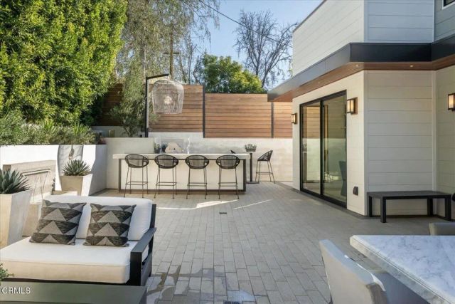 10747 Valleyheart Drive, Studio City, CA 91604