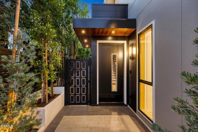 10747 Valleyheart Drive, Studio City, CA 91604