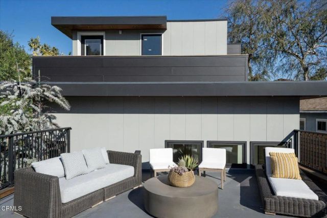 10747 Valleyheart Drive, Studio City, CA 91604