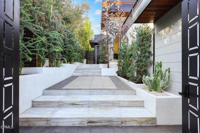 10747 Valleyheart Drive, Studio City, CA 91604