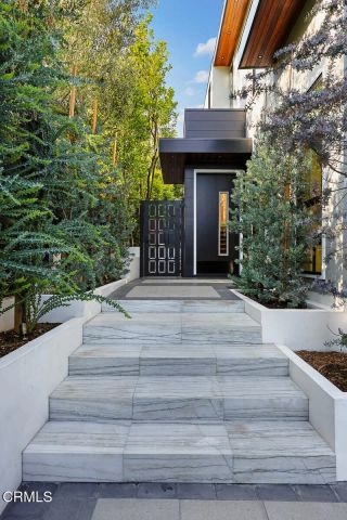 10747 Valleyheart Drive, Studio City, CA 91604