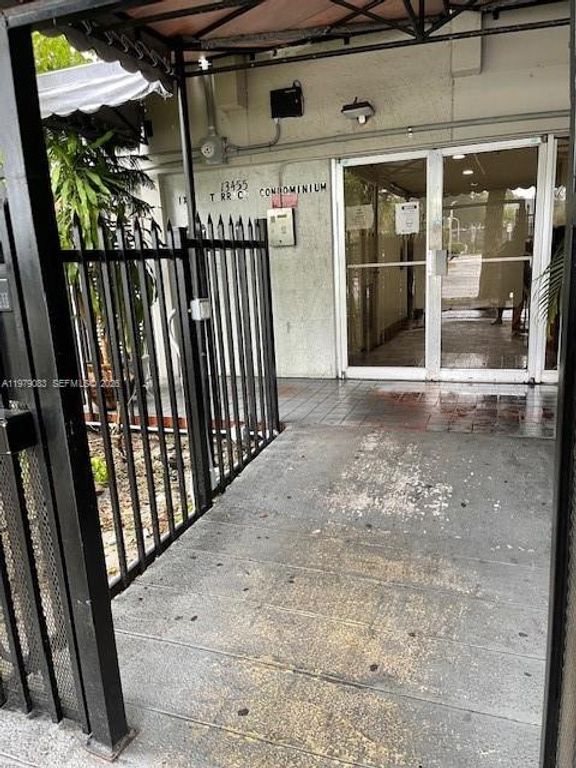 13455 NE 10th Ave 405, North Miami, FL 33161