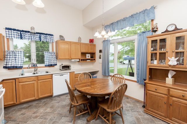 3425 39th Street S, Moorhead, MN 56560
