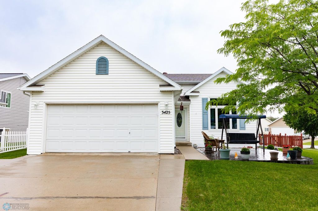 3425 39th Street S, Moorhead, MN 56560