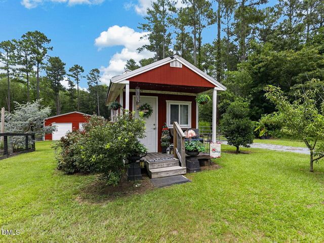 2570 Tarheel Road, Benson, NC 27504