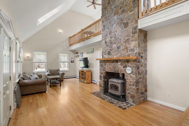 77 Thomas St, Middleboro, MA 02346