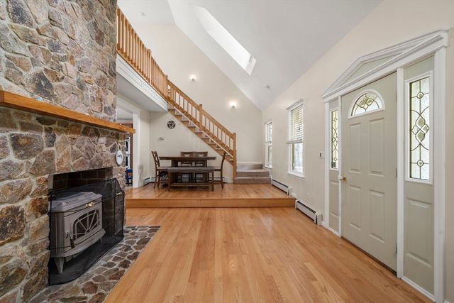 77 Thomas St, Middleboro, MA 02346