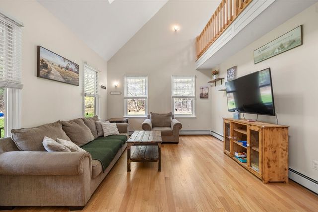 77 Thomas St, Middleboro, MA 02346