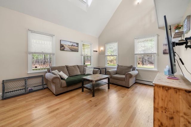 77 Thomas St, Middleboro, MA 02346