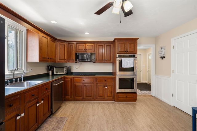 77 Thomas St, Middleboro, MA 02346