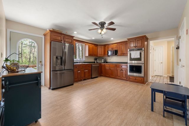 77 Thomas St, Middleboro, MA 02346