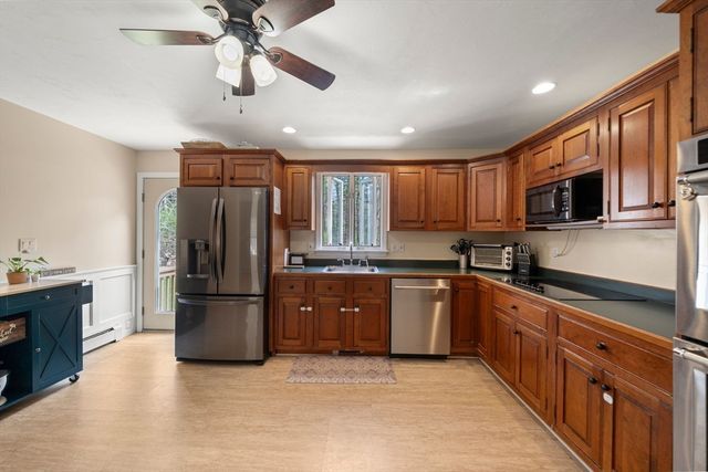 77 Thomas St, Middleboro, MA 02346