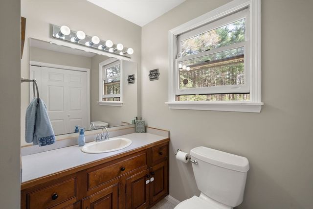 77 Thomas St, Middleboro, MA 02346