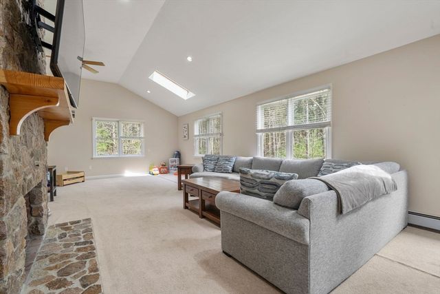 77 Thomas St, Middleboro, MA 02346