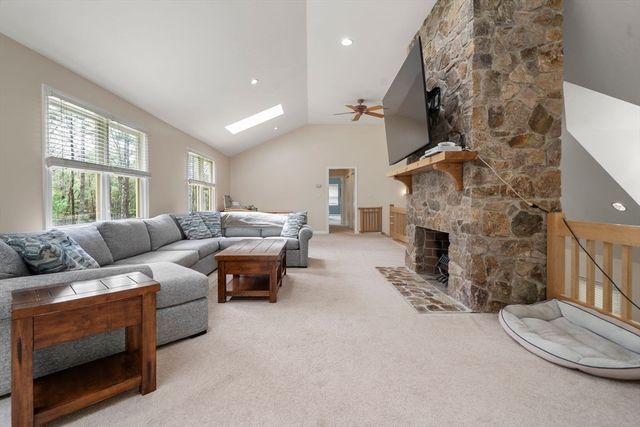 77 Thomas St, Middleboro, MA 02346