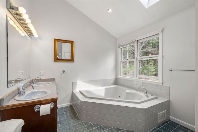 77 Thomas St, Middleboro, MA 02346