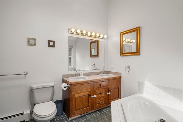 77 Thomas St, Middleboro, MA 02346
