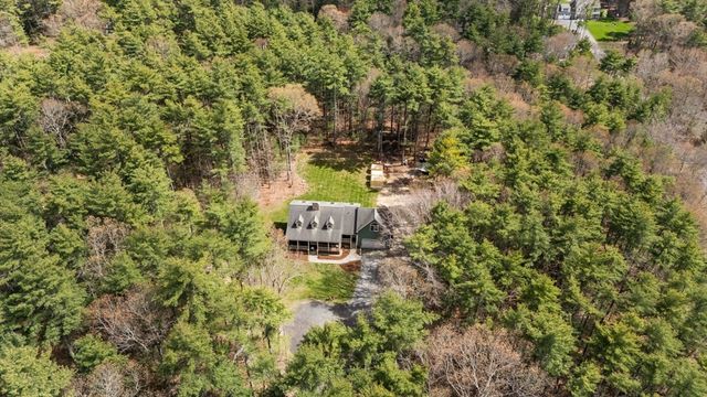 77 Thomas St, Middleboro, MA 02346
