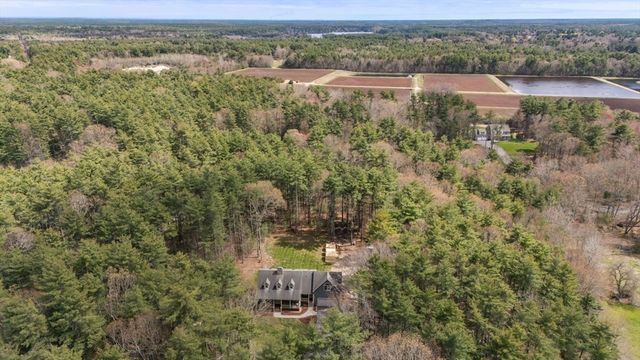 77 Thomas St, Middleboro, MA 02346
