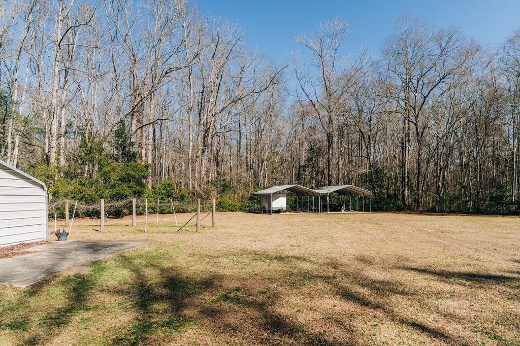 Image 13 of property listing at 521 Limestone Road, Dorchester, SC 29437