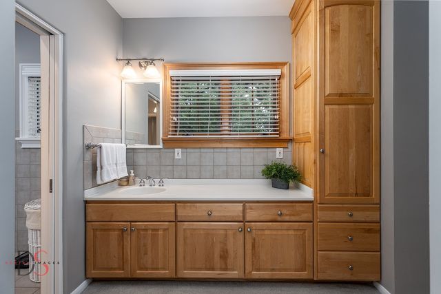 524 E Van Buren Street, Ottawa, IL 61350