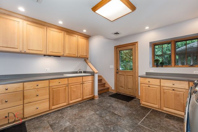 524 E Van Buren Street, Ottawa, IL 61350