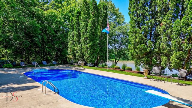 524 E Van Buren Street, Ottawa, IL 61350