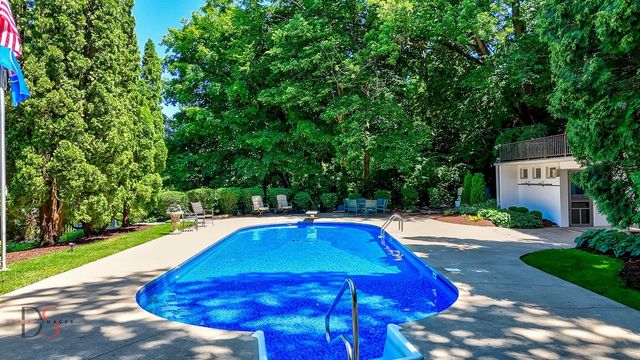 524 E Van Buren Street, Ottawa, IL 61350