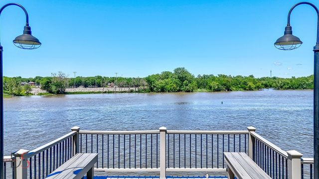 524 E Van Buren Street, Ottawa, IL 61350