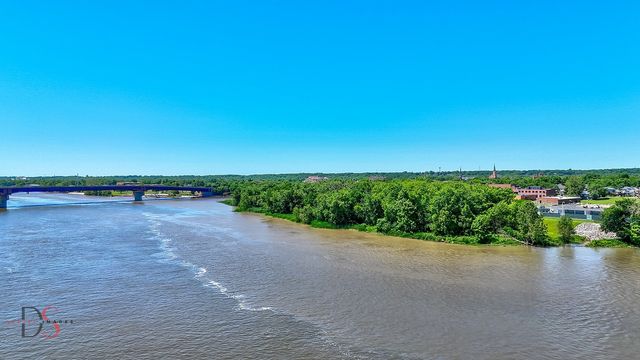 524 E Van Buren Street, Ottawa, IL 61350