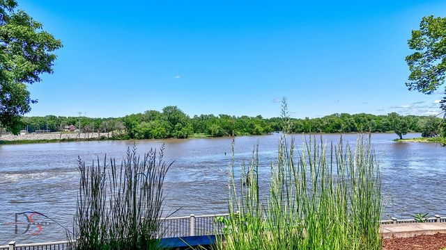 524 E Van Buren Street, Ottawa, IL 61350