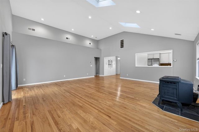 535 Brooklyn Boulevard, Brightwaters, NY 11718