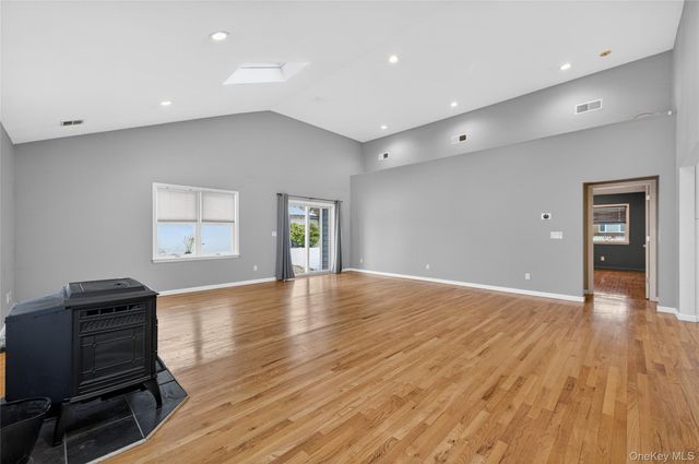 535 Brooklyn Boulevard, Brightwaters, NY 11718