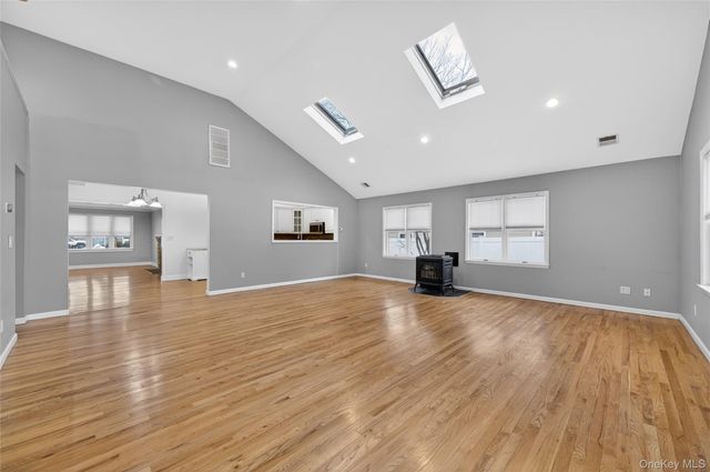 535 Brooklyn Boulevard, Brightwaters, NY 11718