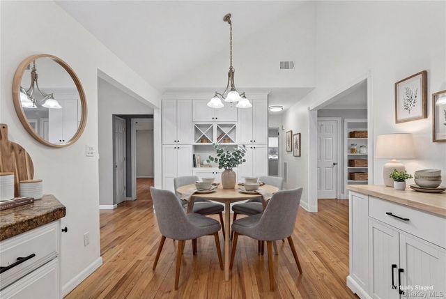 535 Brooklyn Boulevard, Brightwaters, NY 11718