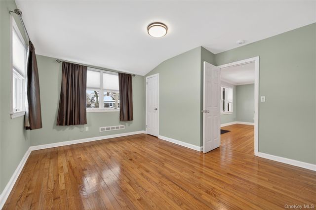 535 Brooklyn Boulevard, Brightwaters, NY 11718