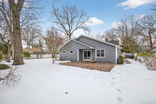 535 Brooklyn Boulevard, Brightwaters, NY 11718