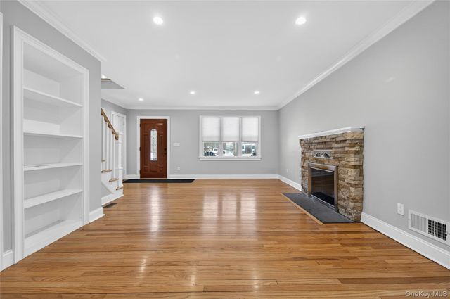 535 Brooklyn Boulevard, Brightwaters, NY 11718