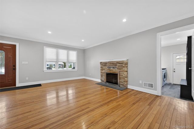 535 Brooklyn Boulevard, Brightwaters, NY 11718