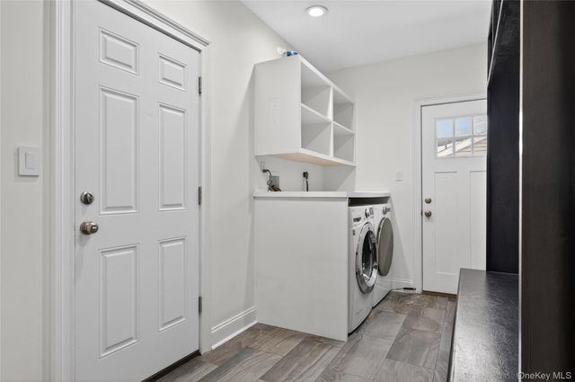 535 Brooklyn Boulevard, Brightwaters, NY 11718