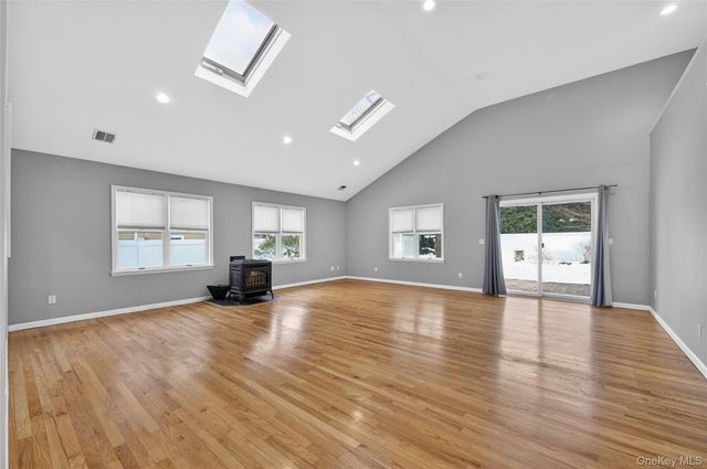 535 Brooklyn Boulevard, Brightwaters, NY 11718